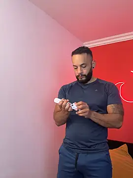 Snapshot of Mike_savage3 chatting on 02-13-26, 12:12 Mike savage3 online show from 02-13-26, 12:12