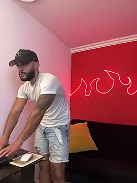 Snapshot of Mike_savage3 chatting on 03-12-26, 12:11 Mike savage3 online show from 03-12-26, 12:11