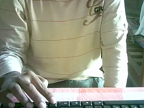 Snapshot of handsome12345_ chatting on 01-19-26, 04:27 handsome12345 online show from 01-19-26, 04:27