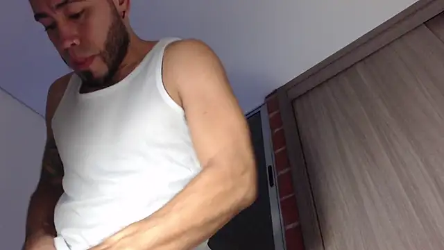 MikeSantoss1 online show from 12-18-25, 01:11