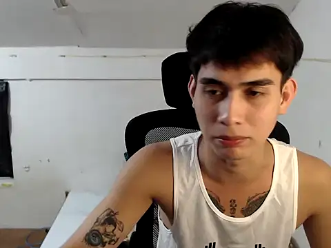 Snapshot of DecentGUy04 chatting on 11-20-25, 05:56 DecentGUy04 online show from 11-20-25, 05:56