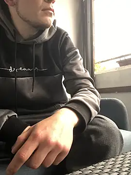 Spielzeugtwink online show from 05-12-26, 03:42
