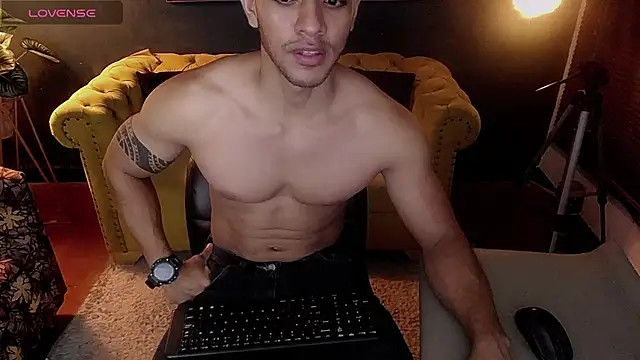 Snapshot of tayler_luke chatting on 11-28-25, 01:30 tayler luke online show from 11-28-25, 01:30