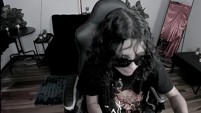 Snapshot of gummo_ chatting on 02-17-26, 08:15 gummo online show from 02-17-26, 08:15