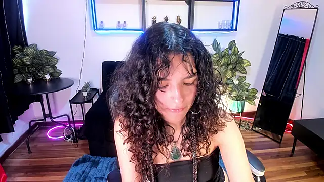 Snapshot of gummo_ chatting on 02-20-26, 08:20 gummo online show from 02-20-26, 08:20