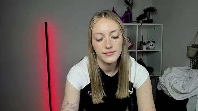 EvelynBlond online show from 03-11-26, 06:36