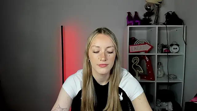 EvelynBlond online show from 06-18-26, 12:31