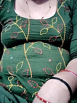 Snapshot of yamunna647 chatting on 11-20-25, 11:10 yamunna647 online show from 11-20-25, 11:10