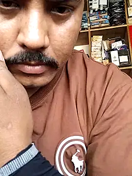 Snapshot of Roy___121 chatting on 05-30-26, 09:39 Roy 121 online show from 05-30-26, 09:39