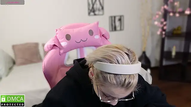 Megan Lora online show from 11-27-25, 01:29