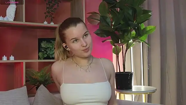 ImiMonroe online show from 05-16-26, 04:31