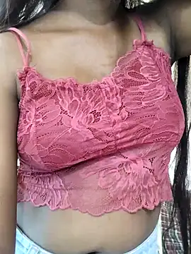 Snapshot of Simran_0011 chatting on 12-17-25, 04:07 Simran 0011 online show from 12-17-25, 04:07