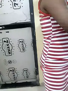 Snapshot of Simran_0011 chatting on 12-22-25, 01:08 Simran 0011 online show from 12-22-25, 01:08