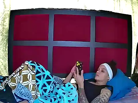 Snapshot of Cadence28 chatting on 04-15-26, 07:37 Cadence28 online show from 04-15-26, 07:37