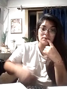 Snapshot of YouladyVidal chatting on 11-25-25, 05:07 YouladyVidal online show from 11-25-25, 05:07