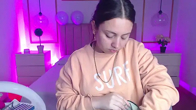 Alice Sinclair  online show from 11-25-25, 12:27