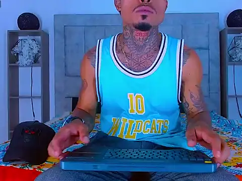 Snapshot of Hot_Latino_x chatting on 02-20-26, 12:49 Hot Latino x online show from 02-20-26, 12:49