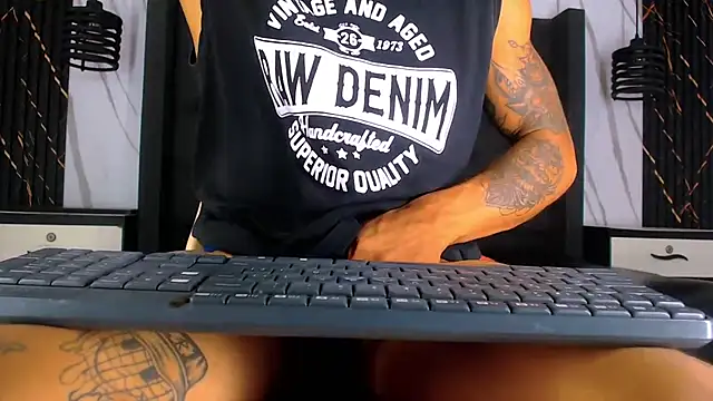 Snapshot of Hot_Latino_x chatting on 03-11-26, 07:42 Hot Latino x online show from 03-11-26, 07:42