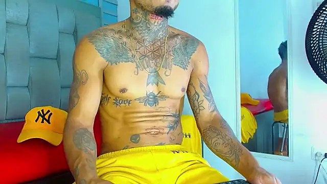 Snapshot of Hot_Latino_x chatting on 03-17-26, 12:41 Hot Latino x online show from 03-17-26, 12:41