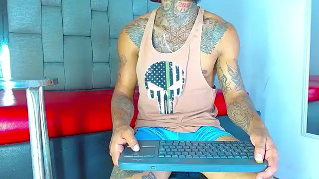 Snapshot of Hot_Latino_x chatting on 03-18-26, 07:17 Hot Latino x online show from 03-18-26, 07:17