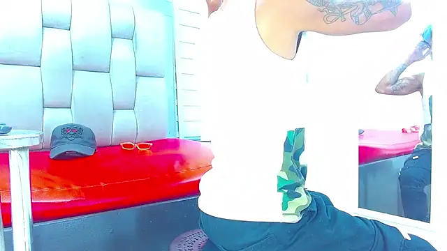 Snapshot of Hot_Latino_x chatting on 03-21-26, 12:32 Hot Latino x online show from 03-21-26, 12:32