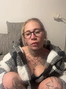 Snapshot of Antoniia69 chatting on 12-19-25, 03:19 Antoniia69 online show from 12-19-25, 03:19