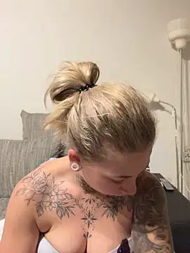 Snapshot of Antoniia69 chatting on 12-23-25, 12:08 Antoniia69 online show from 12-23-25, 12:08