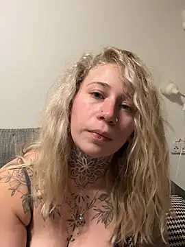 Snapshot of Antoniia69 chatting on 01-12-26, 04:45 Antoniia69 online show from 01-12-26, 04:45