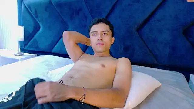 Snapshot of samantha_and_williams chatting on 03-06-26, 07:21 samantha and williams online show from 03-06-26, 07:21