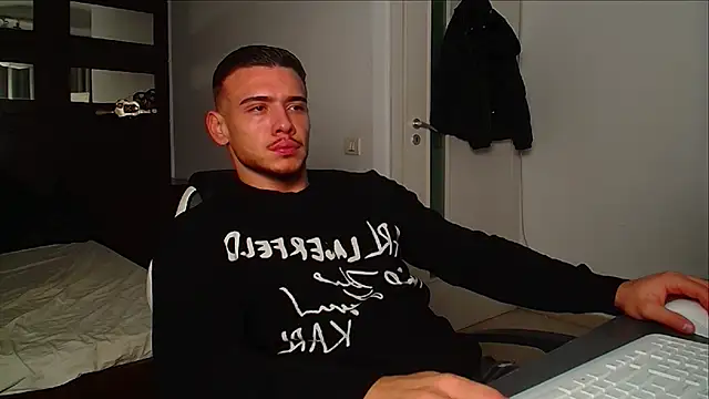 ElijahThorne online show from 11-29-25, 05:32