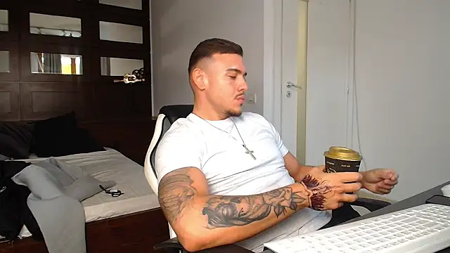 ElijahThorne online show from 02-04-26, 09:48