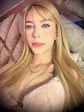Snapshot of valeryfox__ chatting on 05-15-26, 12:39 valeryfox online show from 05-15-26, 12:39