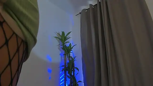 Catty Noir online show from 11-25-25, 09:59