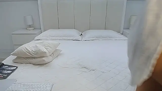 Snapshot of Milena29 chatting on 03-22-25, 05:28 Milena29 online show from 03-22-25, 05:28