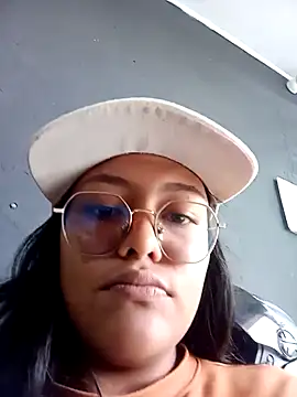 Snapshot of Chantal_sex22 chatting on 12-21-25, 08:16 Chantal sex22 online show from 12-21-25, 08:16