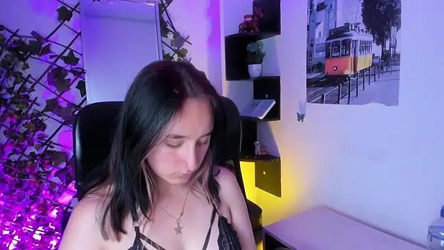 CharlotteStuart online show from 05-13-26, 04:43