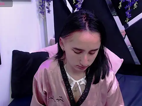 CharlotteStuart online show from 05-22-26, 02:40