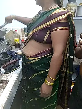 Snapshot of Desicouple1706 chatting on 12-18-25, 01:50 Desicouple1706 online show from 12-18-25, 01:50