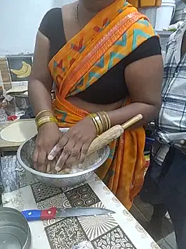 Snapshot of Desicouple1706 chatting on 12-21-25, 02:24 Desicouple1706 online show from 12-21-25, 02:24