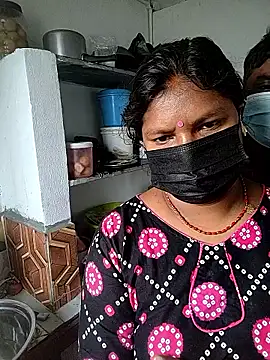 Snapshot of Desicouple1706 chatting on 01-08-26, 02:03 Desicouple1706 online show from 01-08-26, 02:03