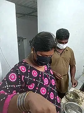 Snapshot of Desicouple1706 chatting on 01-11-26, 03:44 Desicouple1706 online show from 01-11-26, 03:44