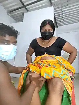 Snapshot of Desicouple1706 chatting on 01-13-26, 05:18 Desicouple1706 online show from 01-13-26, 05:18