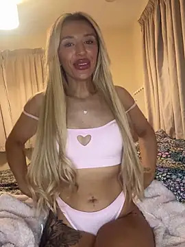 Snapshot of kadieraee chatting on 01-06-26, 10:56 kadieraee online show from 01-06-26, 10:56