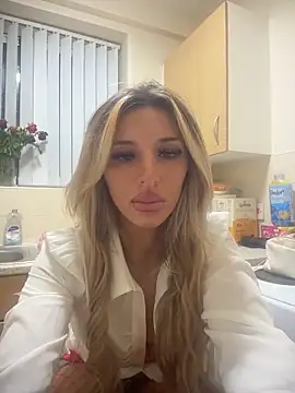 Snapshot of kadieraee chatting on 02-16-26, 01:13 kadieraee online show from 02-16-26, 01:13