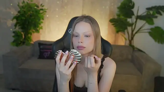 Charlotte Dreams online show from 06-27-26, 10:31