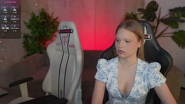 Charlotte Dreams online show from 07-30-26, 02:49