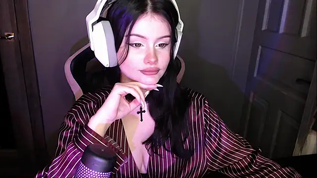 Moon raven online show from 12-15-25, 05:28