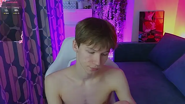 Snapshot of cuMte_boy chatting on 05-17-26, 01:36 cuMte boy online show from 05-17-26, 01:36