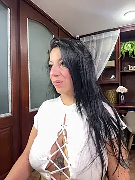 VictoriaHenao online show from 05-05-26, 09:23