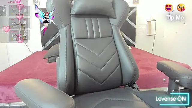 mask red girl online show from 11-27-25, 01:13